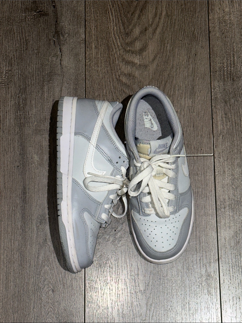 Nike Kids Low-Top Sneakers in Light Gray and White